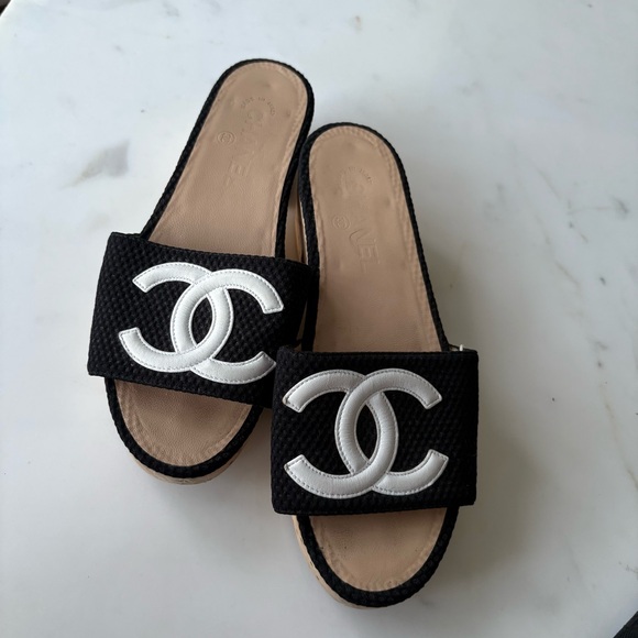 Chanel Black and White Slide Sandals Size 39.5 - Picture 6 of 16